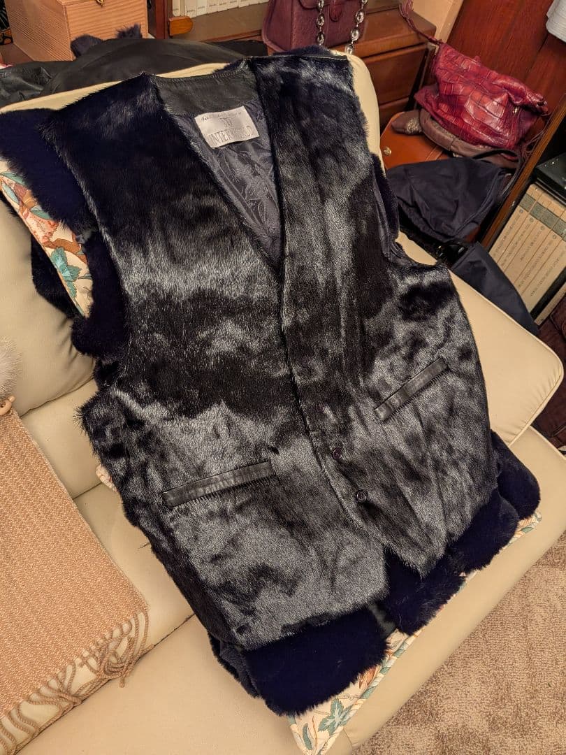 伊達の極み 極上シールスキン毛皮ベスト　ゴマフアザラシ　艶ブラック