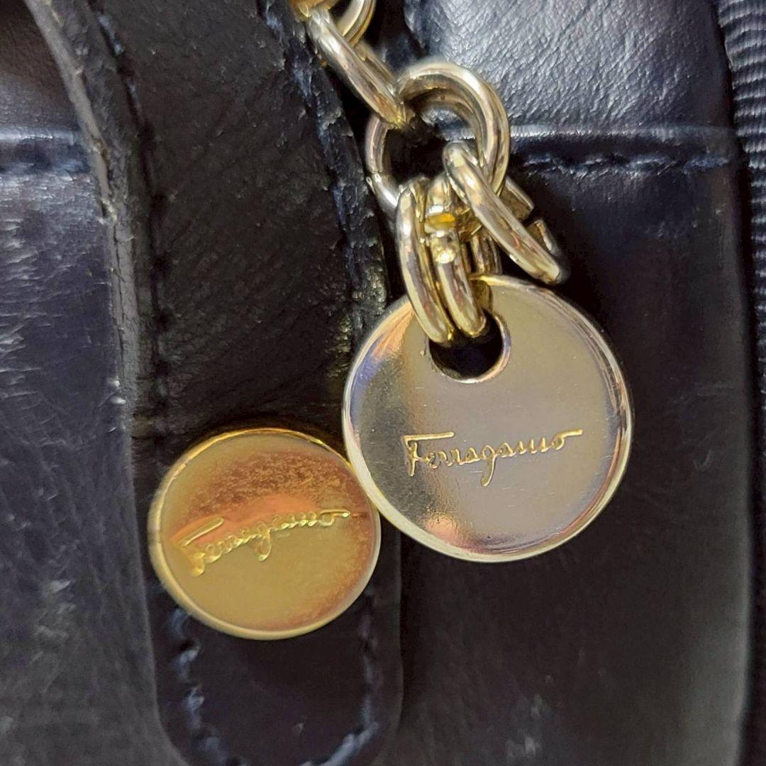 美品✨　サルヴァトーレフェラガモ　ショルダーバッグ　ヴァラリボン　ガンチーニ　紺