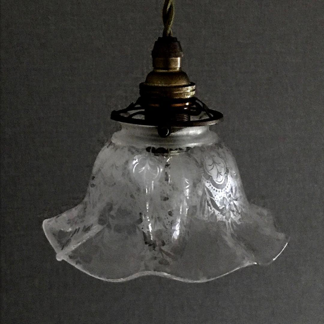 ③　英国アンティーク　エッチングガラス　ボタニカル　ランプシェード