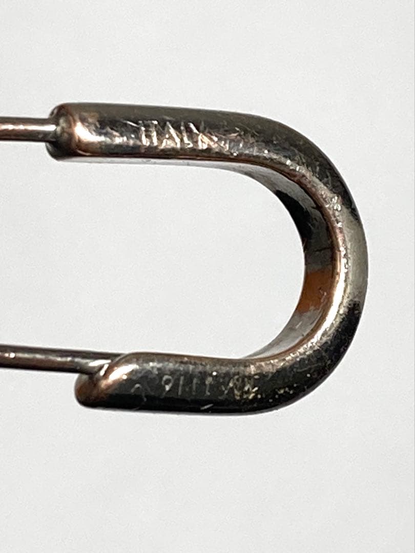 ルイヴィトン　ピンブローチ　ピンバッチ　安全ピン　シルバー系