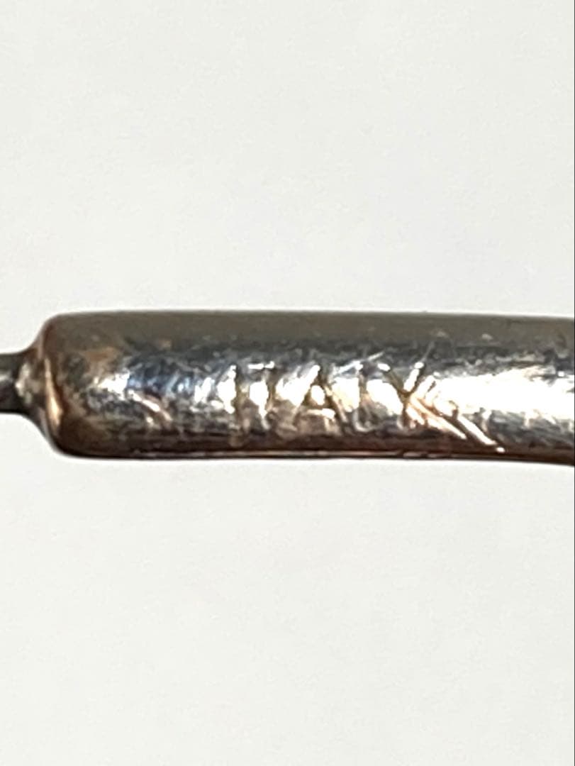 ルイヴィトン　ピンブローチ　ピンバッチ　安全ピン　シルバー系