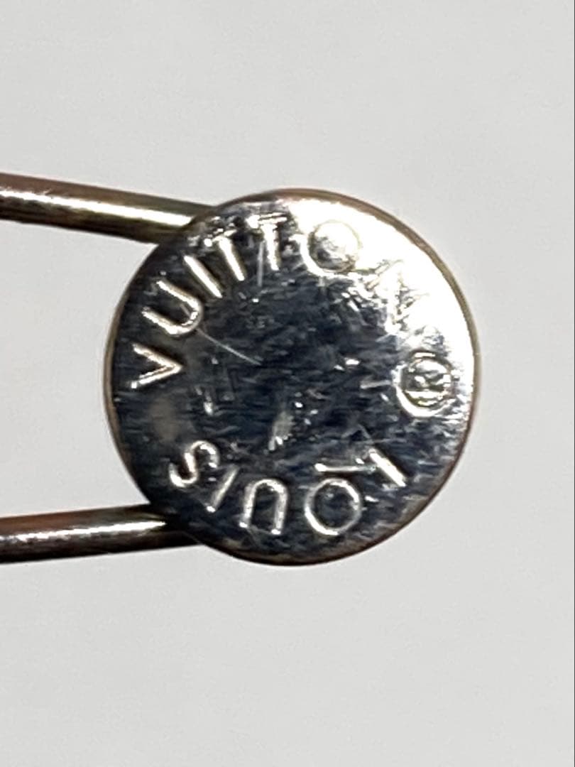 ルイヴィトン　ピンブローチ　ピンバッチ　安全ピン　シルバー系