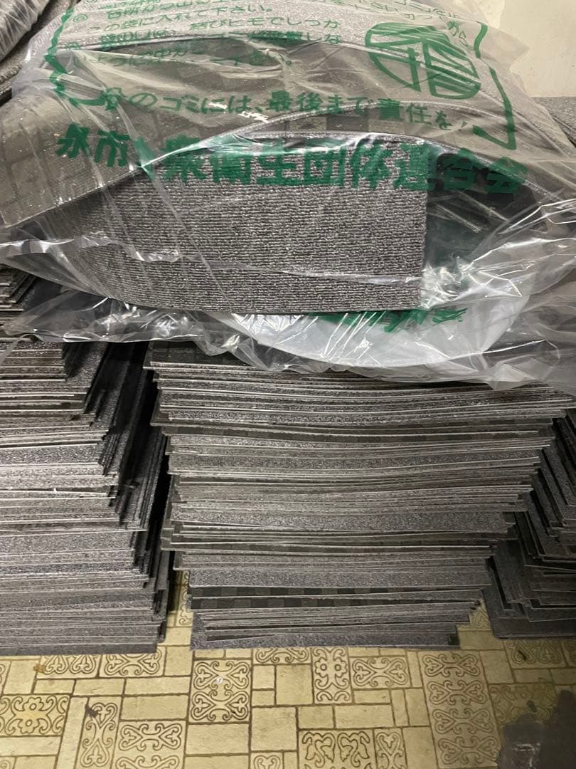 大量タイルカーペット グレー　宮城　150枚