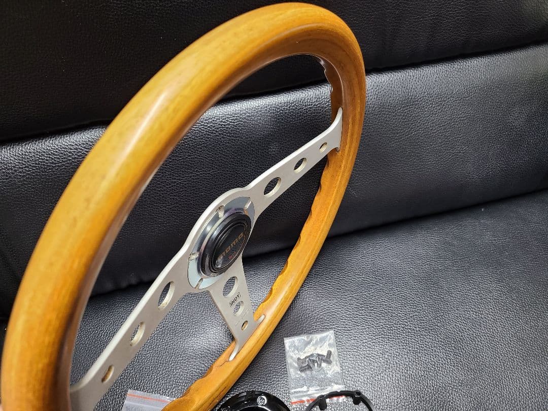 momo ウッドステアリング 35パイ ホーンボタン・配線付き レトロ