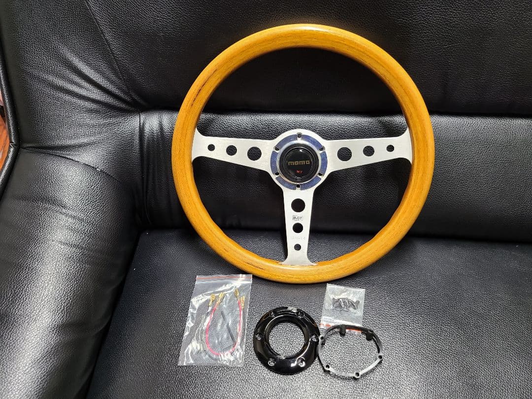 momo ウッドステアリング 35パイ ホーンボタン・配線付き レトロ