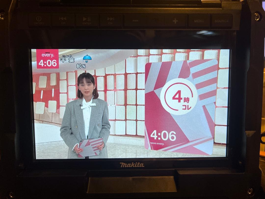 侍*ン様 マキタ 充電式ラジオ付テレビ TV100・ハンディライト ML807