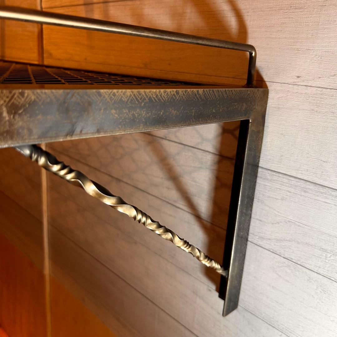 ウォールシェルフ　ツイストシェルフ　アイアンシェルフ　アンティークシェルフ