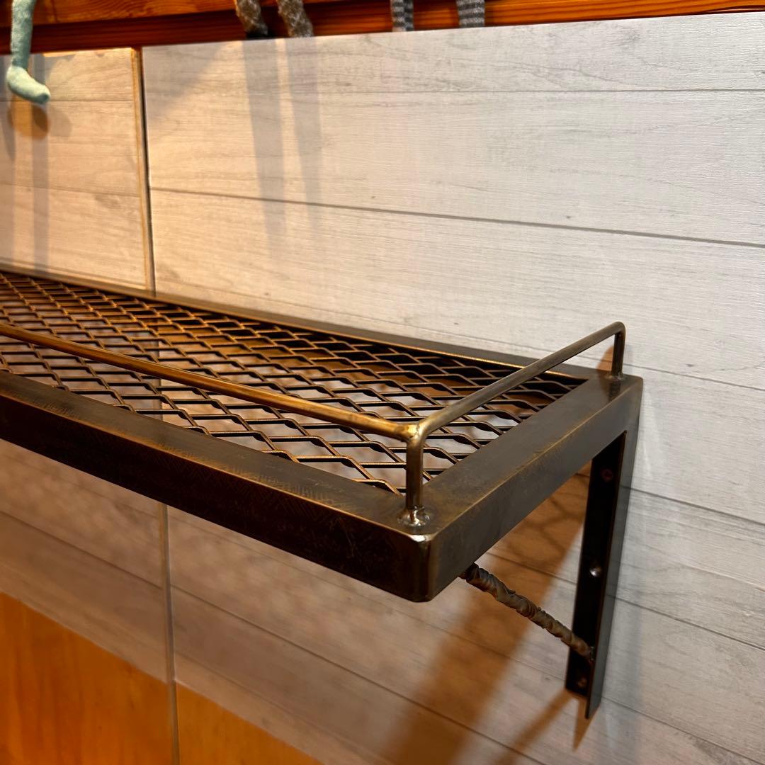 ウォールシェルフ　ツイストシェルフ　アイアンシェルフ　アンティークシェルフ