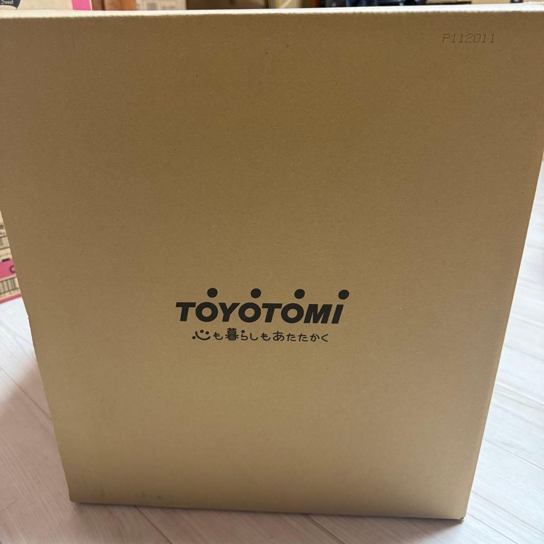 新品　トヨトミ 　石油ファンヒーター ホワイト 小型 コンパクト LC-32P