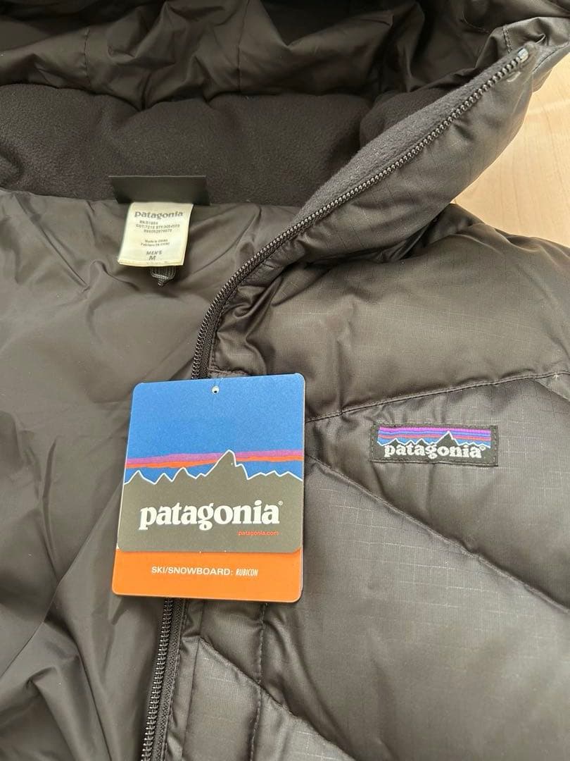 Patagonia ブラック ダウンジャケット フード付き M