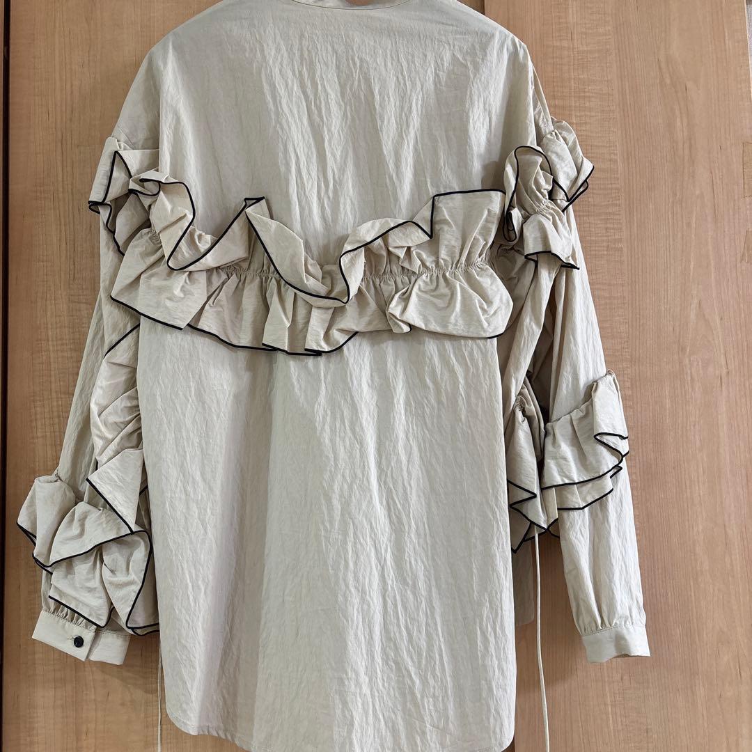 新品タグ付きEAPHI FEELING FRILLS BLOUSE