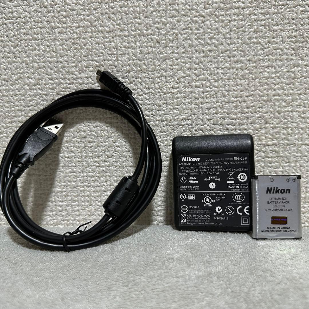 動作品✨️バッテリー充電器付き　COOLPIX S6400 デジカメ　シルバー　銀