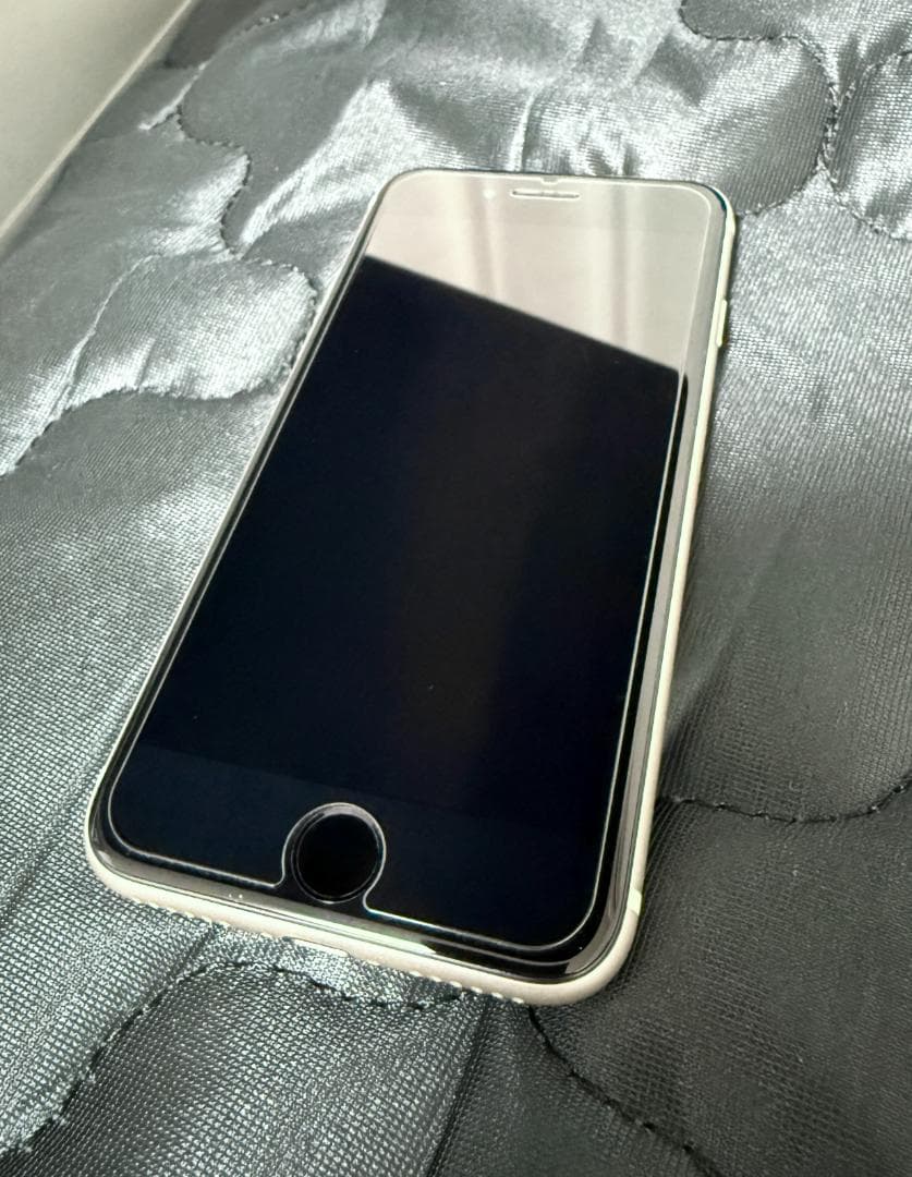 x*y様 iPhone SE(第3世代)64GB Appleモバイルバッテリー付