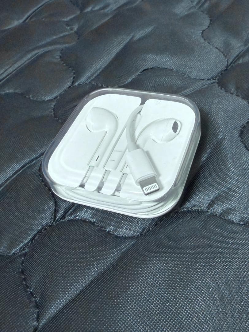 x*y様 iPhone SE(第3世代)64GB Appleモバイルバッテリー付