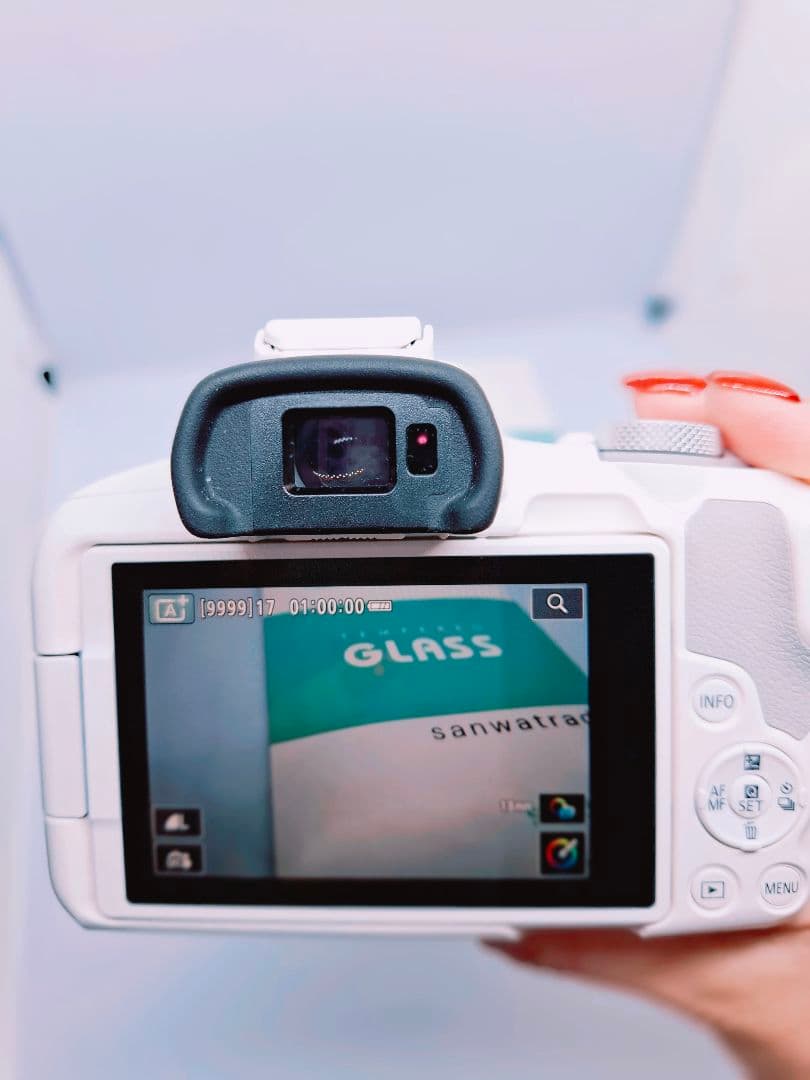 Canon R50 ミラーレス一眼カメラ ホワイト オマケ付き