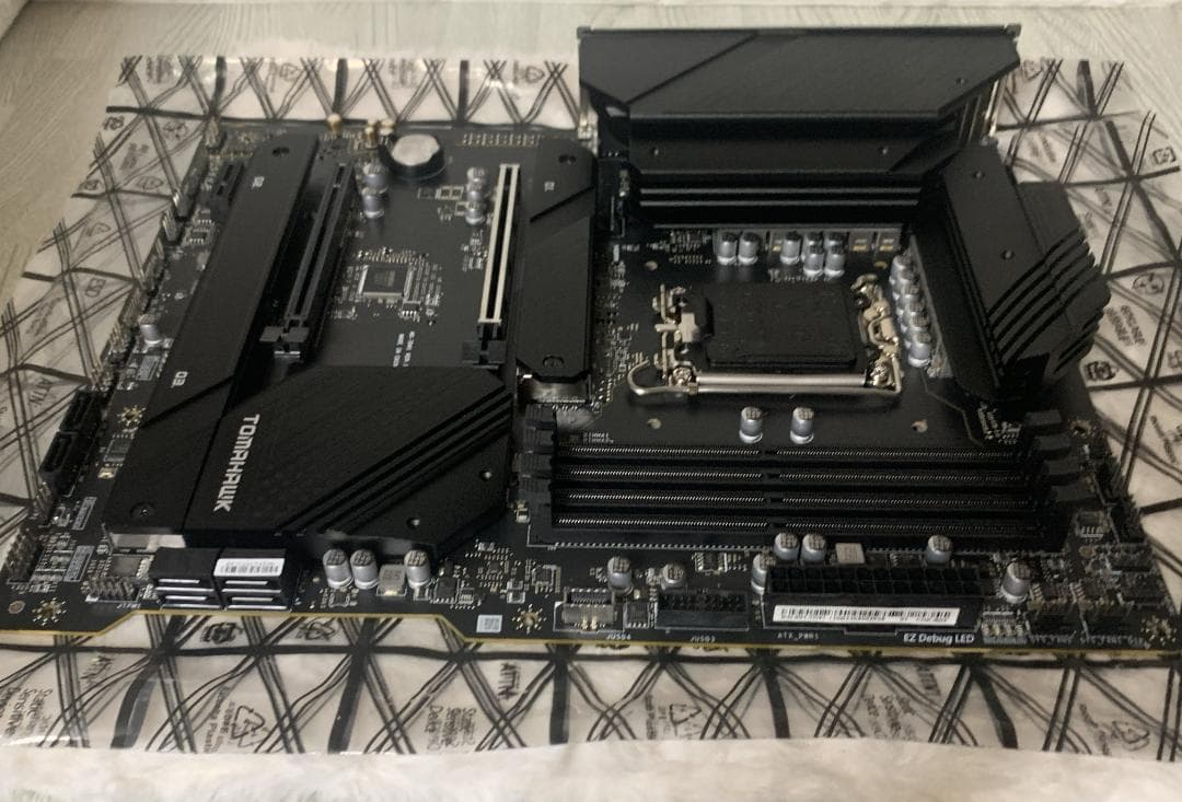 MSI MAG B660 TOMAHAWK WIFI DDR4 マザーボード