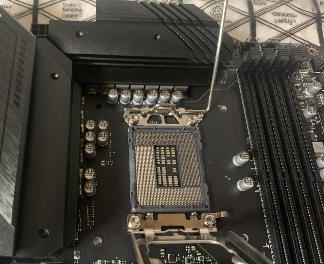 MSI MAG B660 TOMAHAWK WIFI DDR4 マザーボード