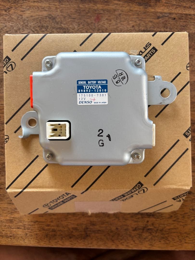 トヨタ ノア ハイブリッド/ZWR80 ボルテージセンサー89892-12010