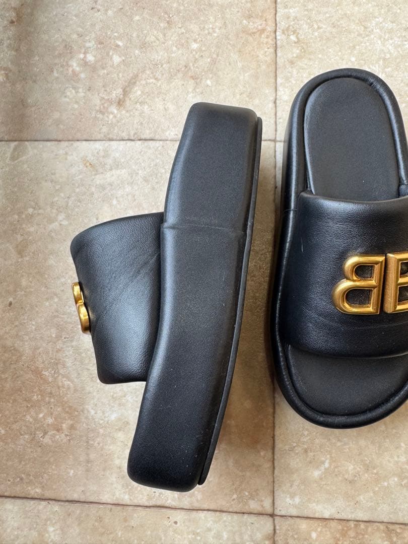 バレンシアガサンダル　ブラック BBロゴ