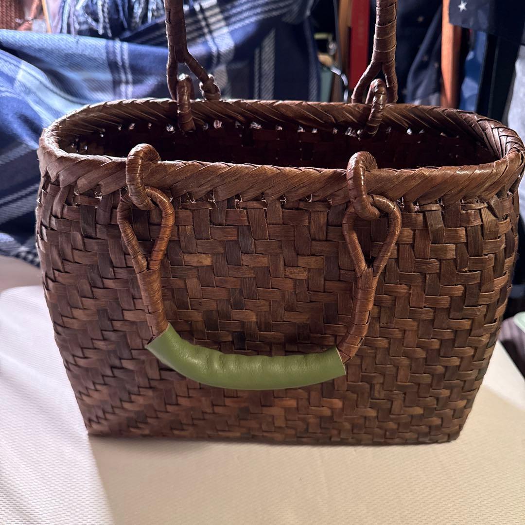 日曜日限定お値下げ✨️かごや くるみかごバッグ 柿渋染め巾着、冬用ストール2枚付き