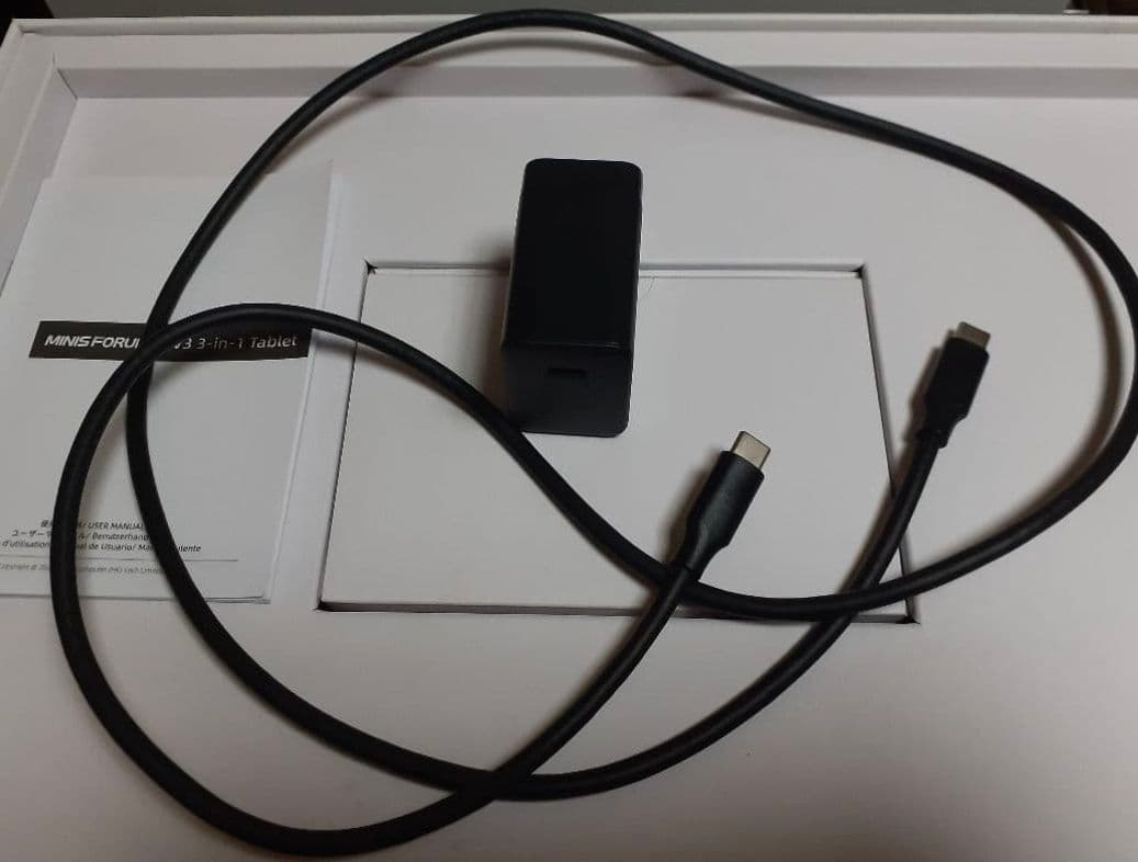 MINISFORUM V3 タブレットPC Ryzen 7 8840U 32GB