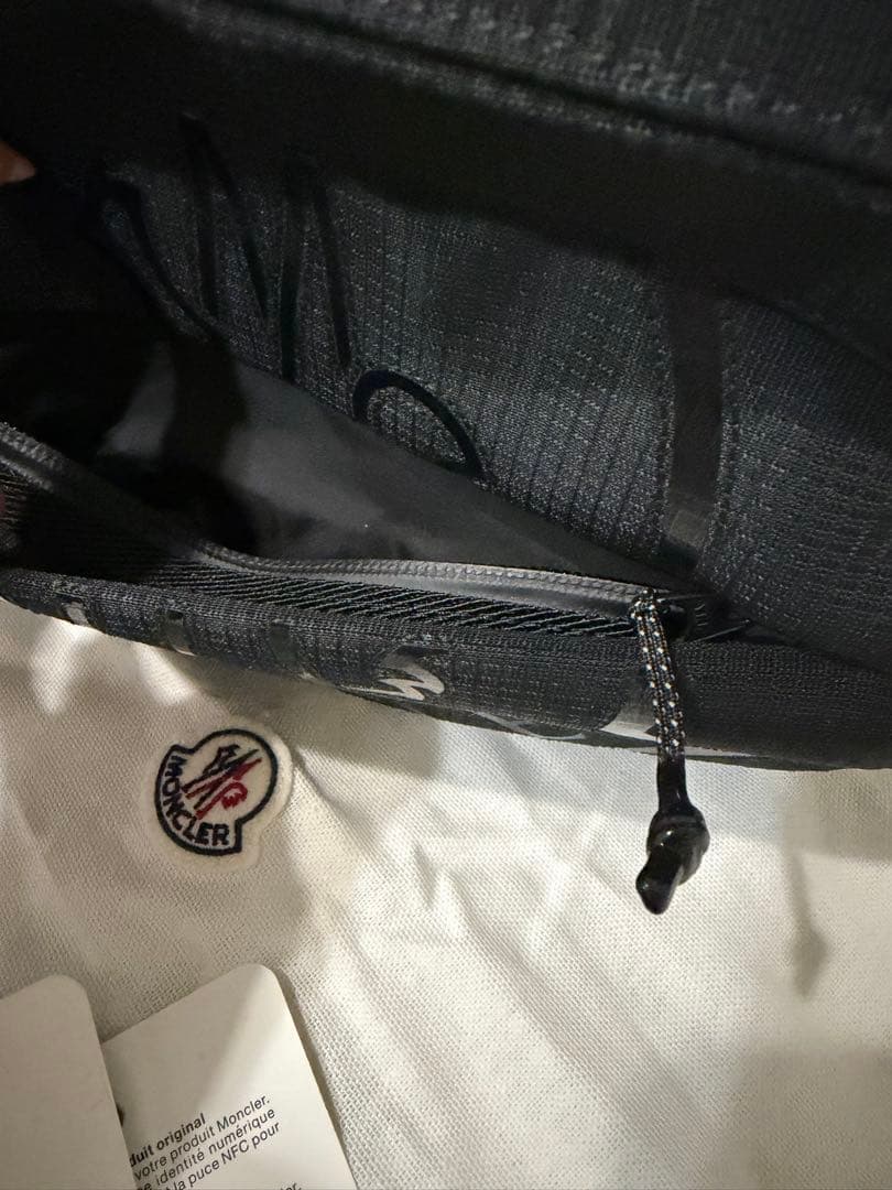 てつりんですモンクレール Cut Cross Body Bag