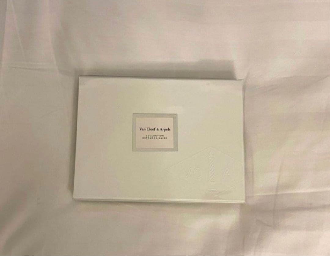 Van Cleef & Arpels エクストラオーディネール トラベルセット