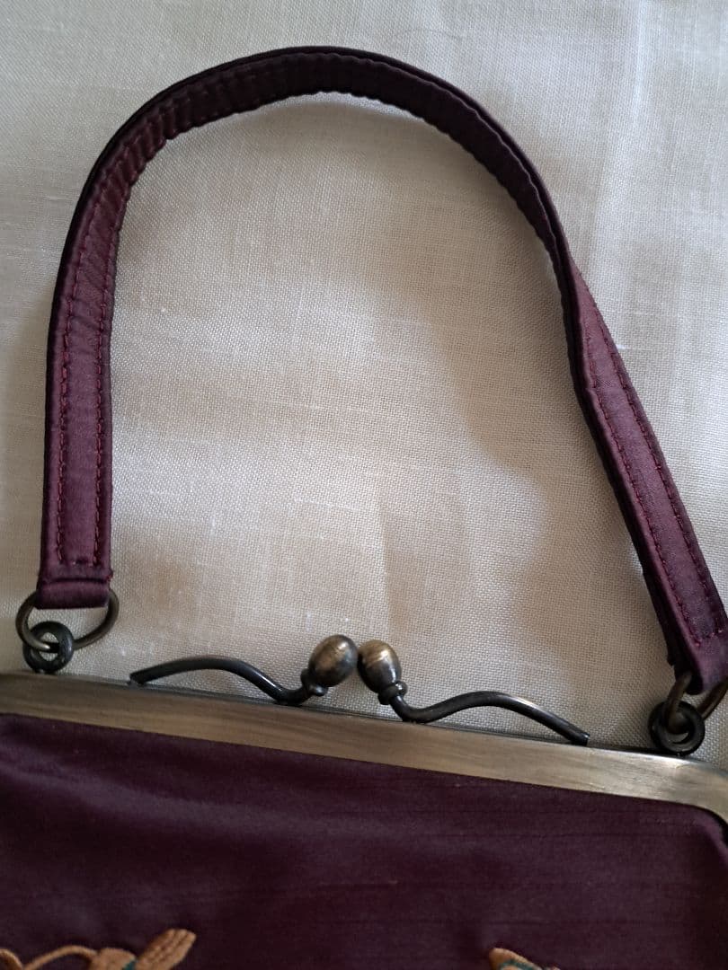 茶色(赤紫)の袋物刺繍バッグと小物刺繍バックセット