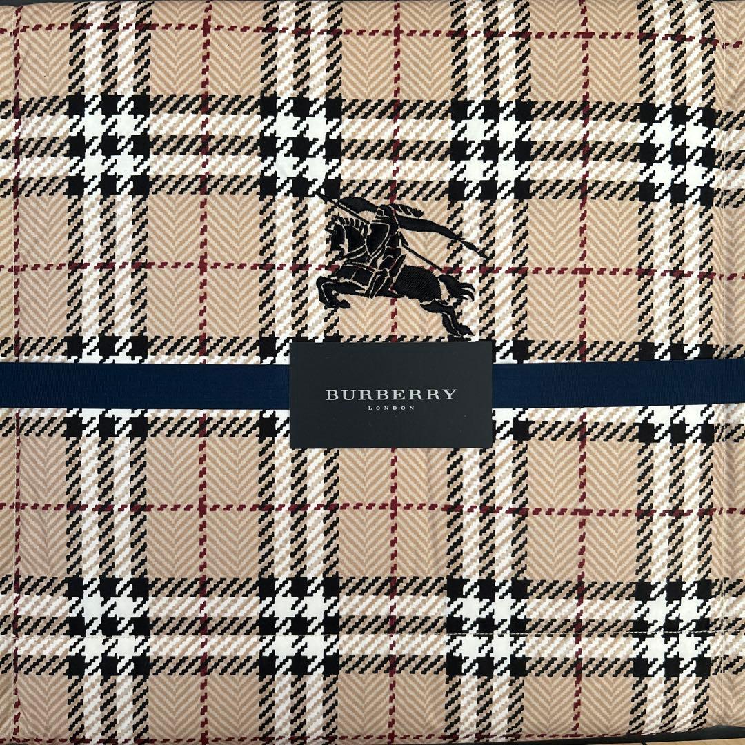 新品未使用品BURBERRY 羽毛肌掛け布団ダウンケットバーバリー