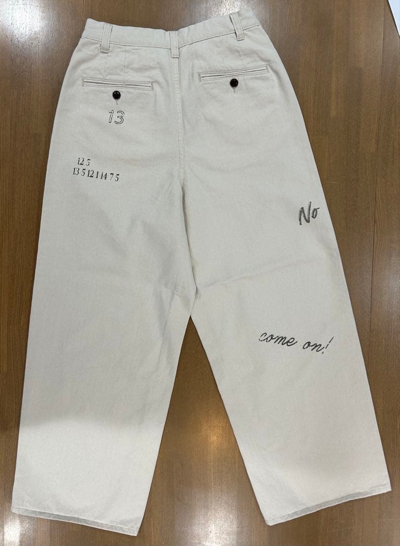 ゆみこ　未着用　Le Melange ロゴプリントチノパン