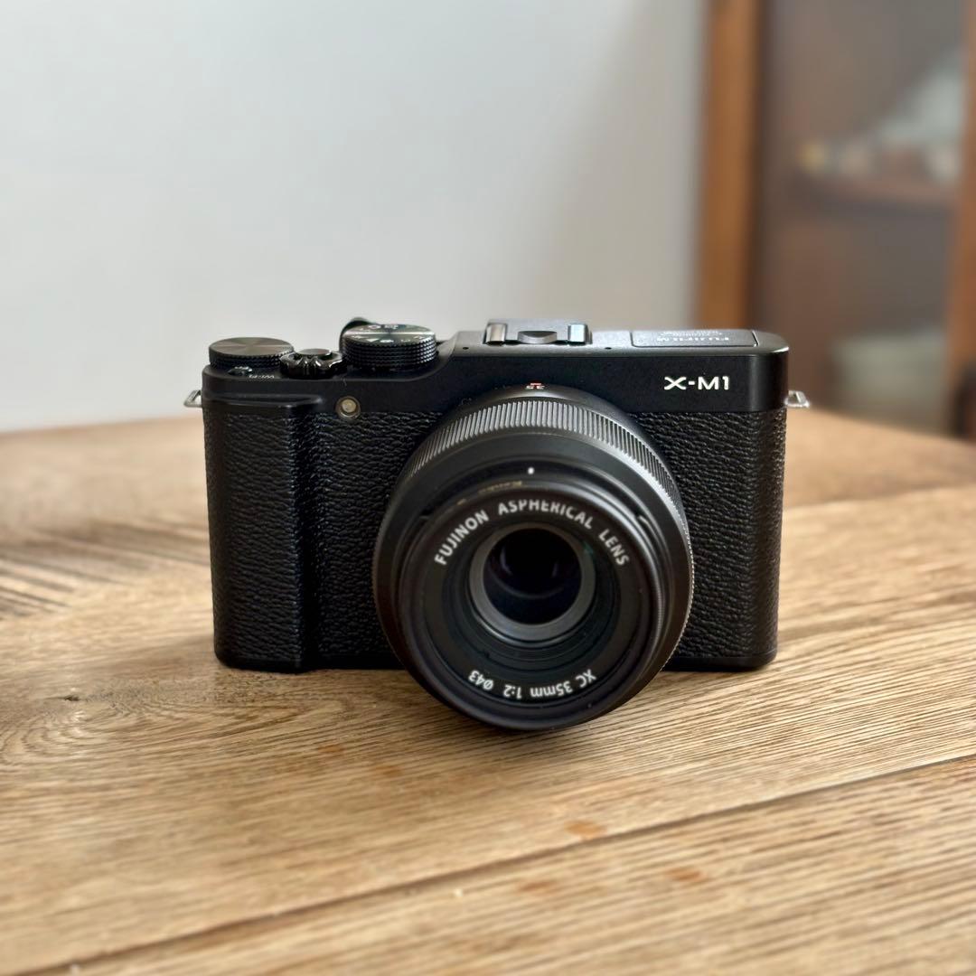 Fujifilm X-M1 ブラック XC35mm F2
