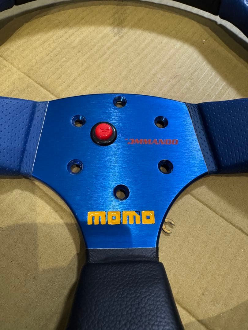 スポーツステアリング 絶版希少モモmomoコマンド1ステアリングハンドル