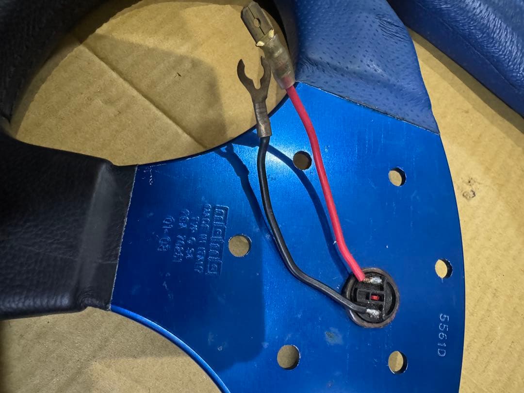 スポーツステアリング 絶版希少モモmomoコマンド1ステアリングハンドル