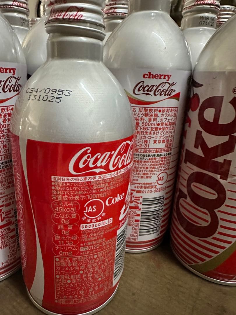 チェリーコークのボトル缶【空缶】23本とカートン+コカコーラボトル缶【空缶】