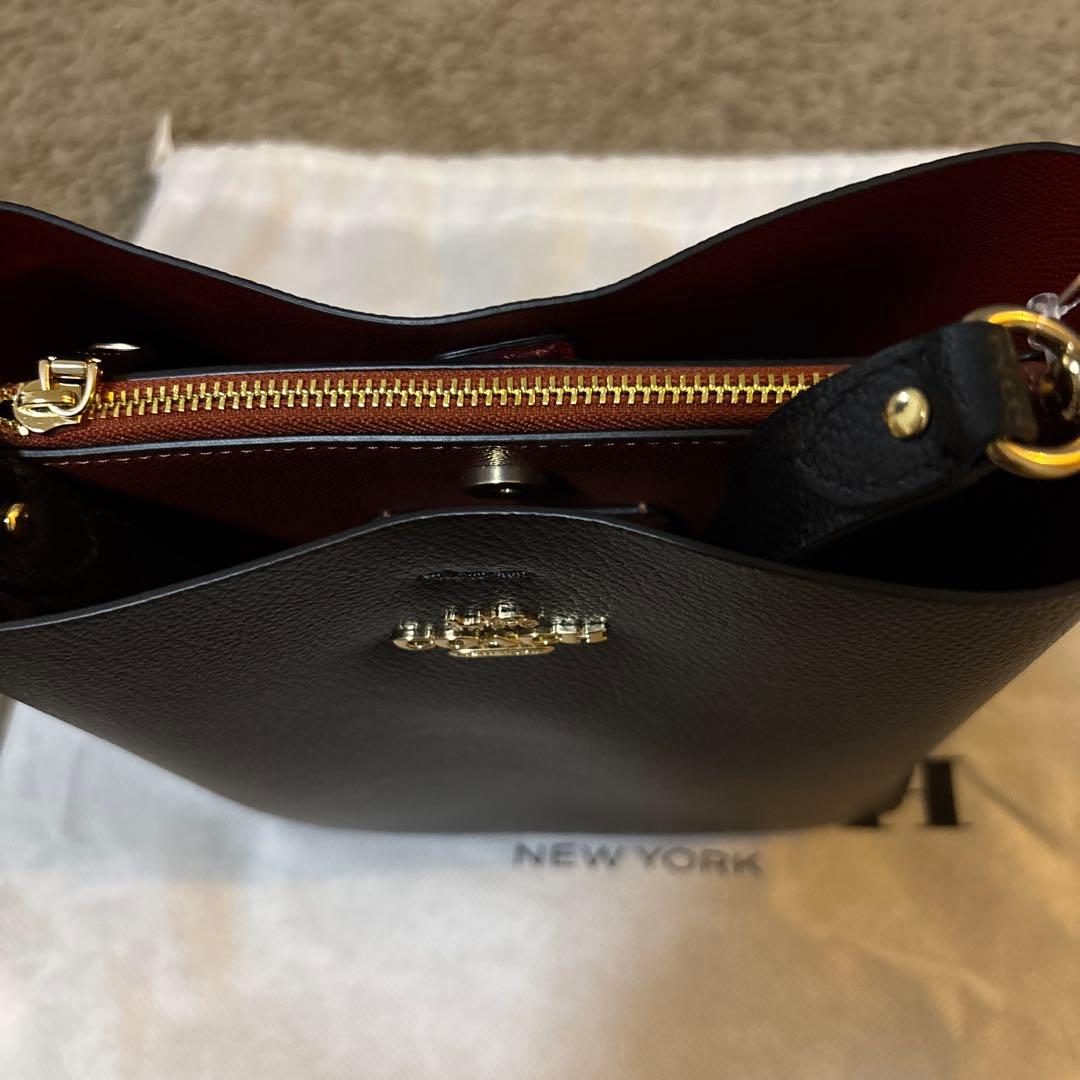 新品✨COACH モリー バケット バッグ ショルダーバッグ レザー