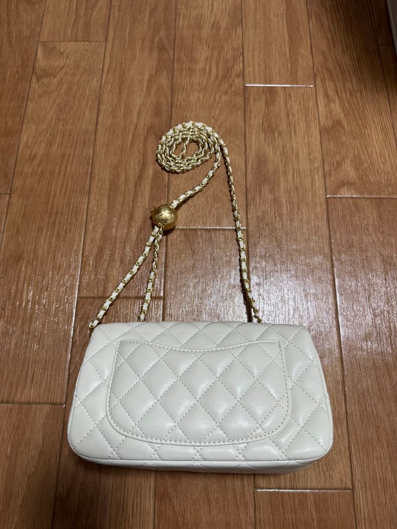 ホワイト キルティング ショルダーバッグ