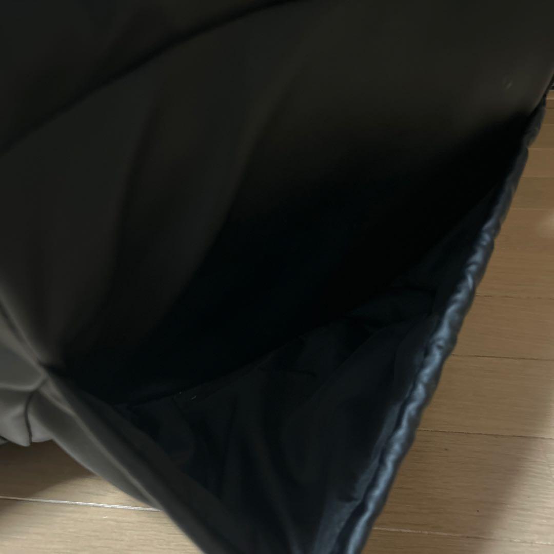 黒のリクライニング座椅子