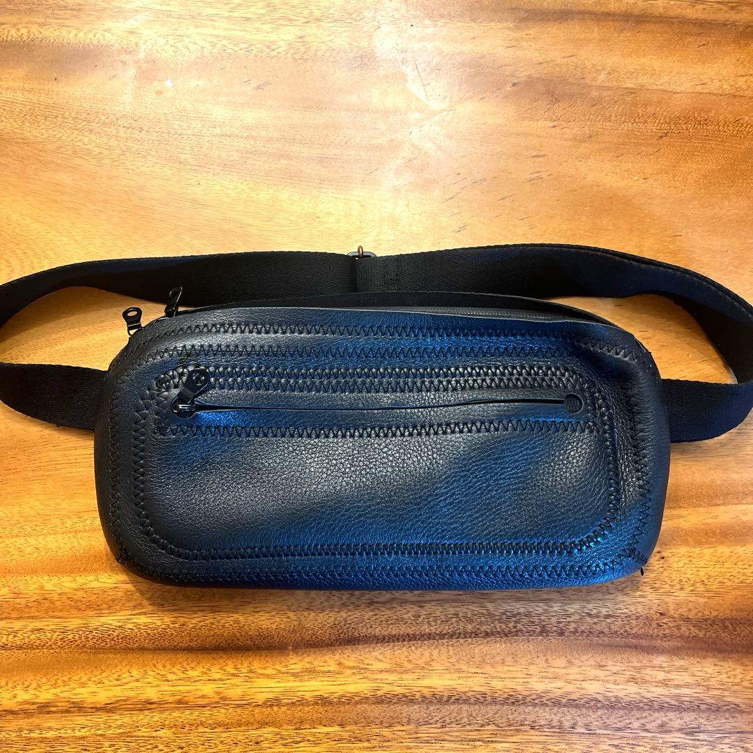 NAOTO SATOH スクエアボディバッグ