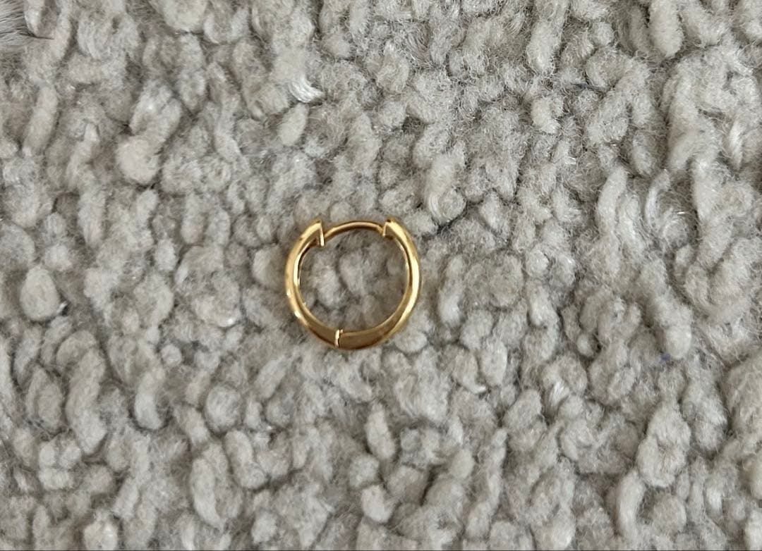 【片耳のみ】Carat フープピアス　K18 中折れ式フープピアス