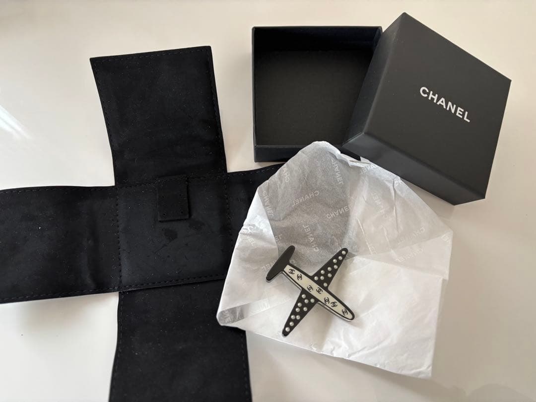 CHANEL シャネル エアライン レジンブローチ　【未使用品】