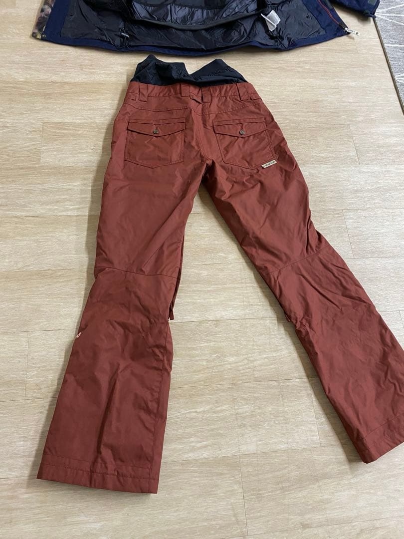 スノーボードウェア　女性用　上下セット　4回使用 SISTA.J/NIKITA