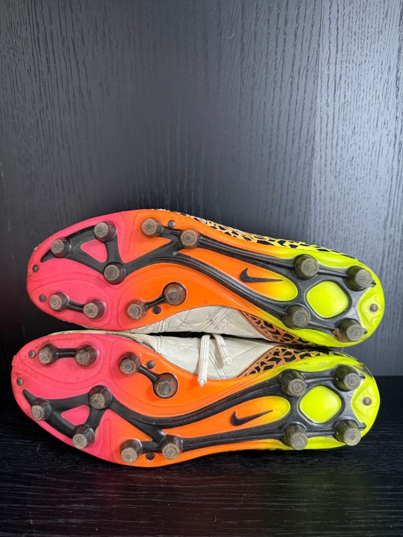 NIKE ハイパーヴェノムファントム2 HG-E