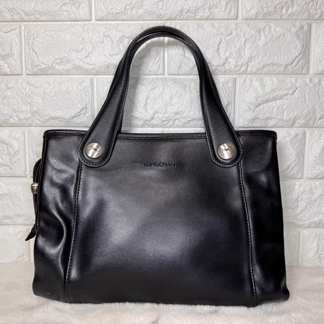 美品 LONGCHAMP 黒 レザーハンドバッグ シルバーボタン