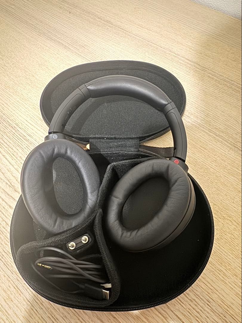 SONY オーバーイヤーヘッドフォン 収納ケース付き