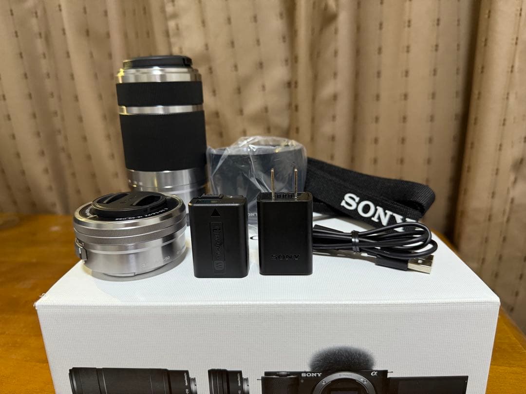 SONY VLOGCAM ZV-E10デジタル一眼レフ ホワイト 2本レンズ付き