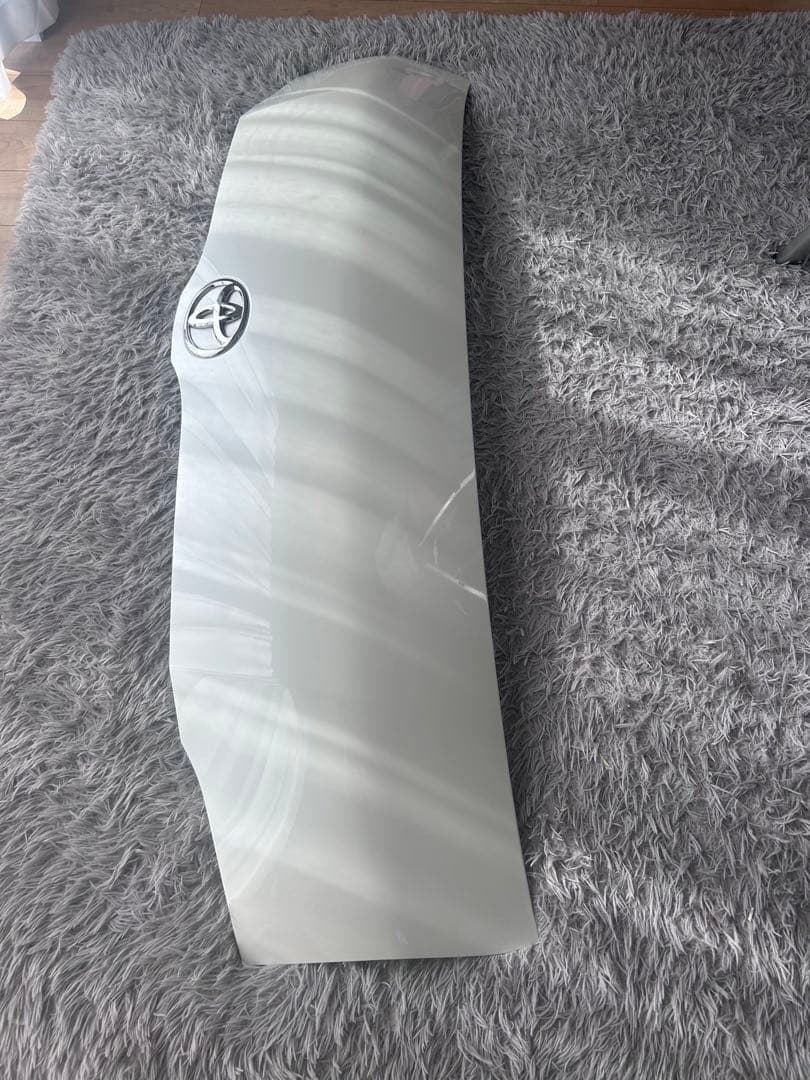 2022年式　7型ハイエースワゴンGL 純正ボンネット