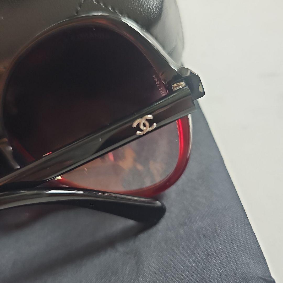 CHANEL ラウンド型サングラス ブラック/レッド