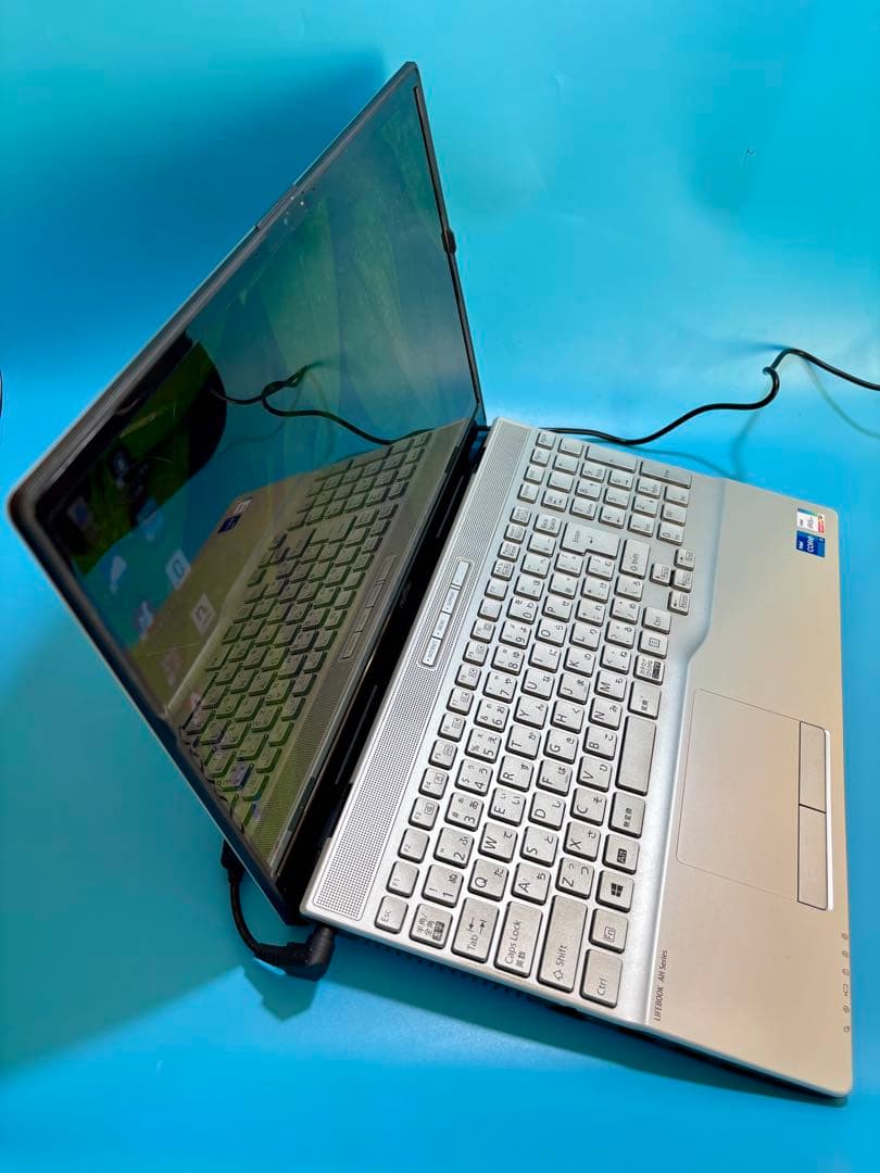 富士通 LIFEBOOK AH55/E3 i7 1165G7 32GB 2TB