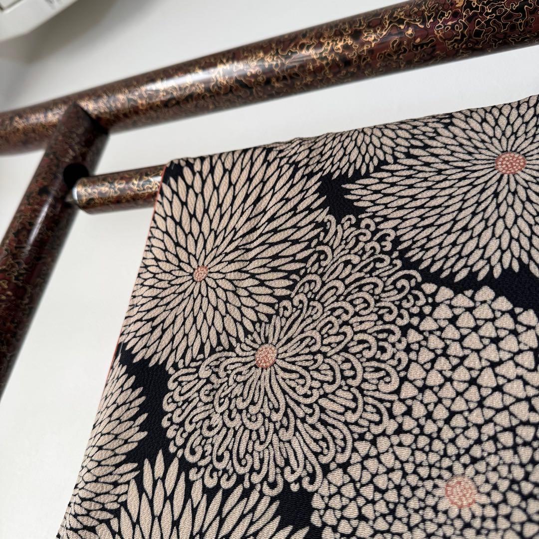 しつけ付き　正絹　小紋　和装　現代　着物　袷　165裄67 黒　縮緬　菊　トール