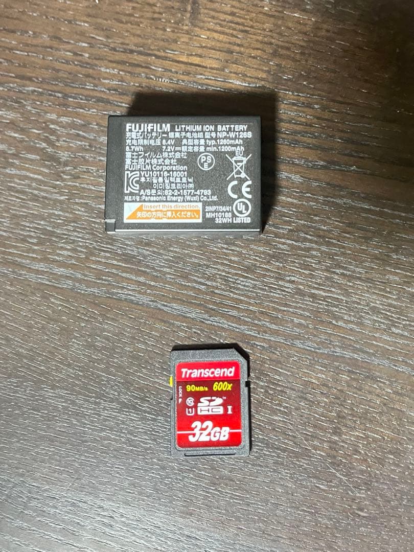 Fujifilm X-A5 レンズキット おまけ付(レンズキャップ無)